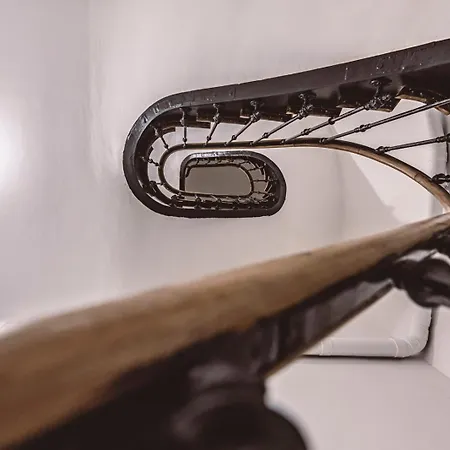 Le Méditerranéen, Face à La Cathédrale - 2d