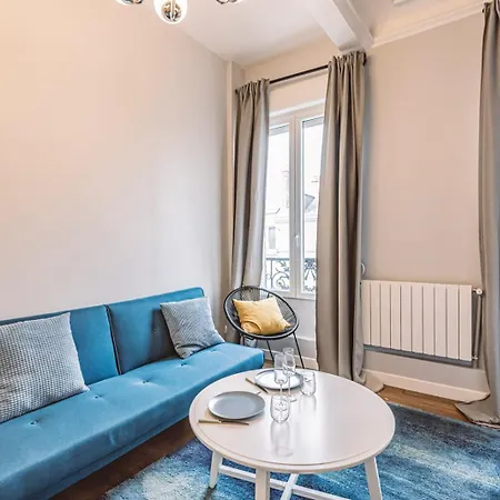 Le Mediterraneen, Face A La Cathedrale - 2d Reims