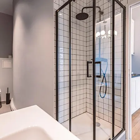 Le Méditerranéen, Face à La Cathédrale - 2d * Reims