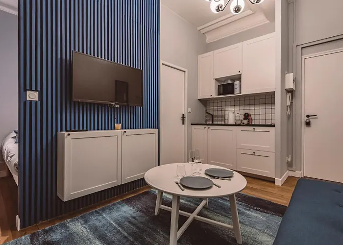 Le Mediterraneen, Face A La Cathedrale - 2d *