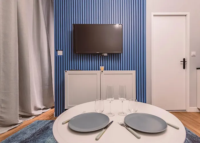 Le Mediterraneen, Face A La Cathedrale - 2d Реймс