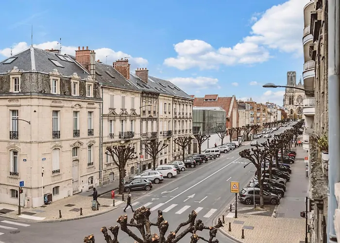 Апартаменты Le Mediterraneen, Face A La Cathedrale - 2d Реймс