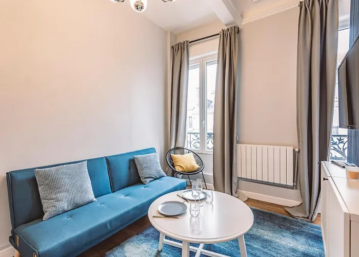 Le Mediterraneen, Face A La Cathedrale - 2d Реймс